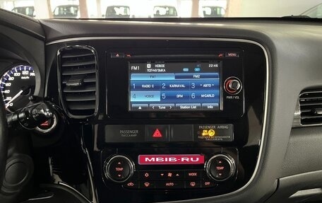 Mitsubishi Outlander III рестайлинг 3, 2015 год, 1 739 000 рублей, 14 фотография