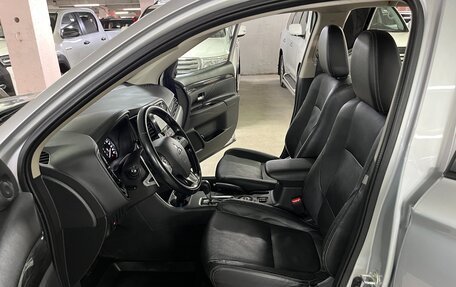Mitsubishi Outlander III рестайлинг 3, 2015 год, 1 739 000 рублей, 19 фотография
