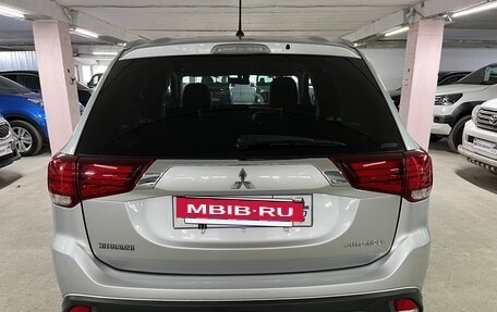 Mitsubishi Outlander III рестайлинг 3, 2015 год, 1 739 000 рублей, 7 фотография