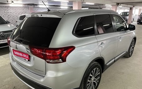 Mitsubishi Outlander III рестайлинг 3, 2015 год, 1 739 000 рублей, 6 фотография
