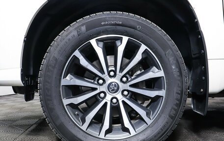 Toyota Land Cruiser Prado 150 рестайлинг 2, 2021 год, 7 245 000 рублей, 26 фотография
