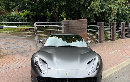 Ferrari 812, 2019 год, 30 990 000 рублей, 2 фотография