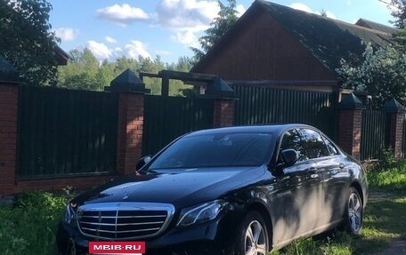 Mercedes-Benz E-Класс, 2019 год, 2 100 000 рублей, 3 фотография