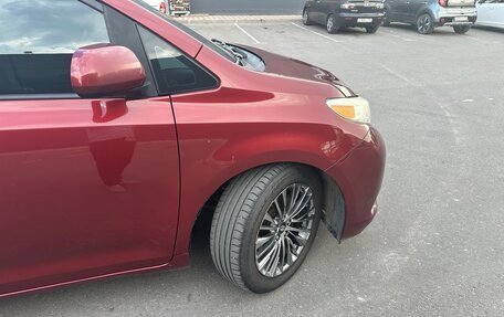 Toyota Sienna III, 2016 год, 3 050 000 рублей, 2 фотография