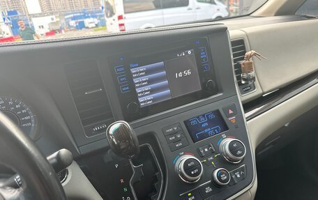 Toyota Sienna III, 2016 год, 3 050 000 рублей, 3 фотография