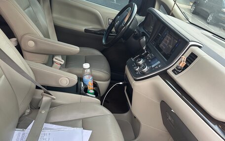 Toyota Sienna III, 2016 год, 3 050 000 рублей, 12 фотография