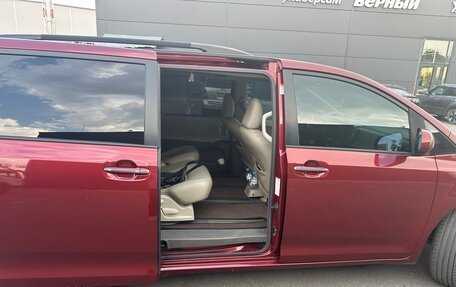 Toyota Sienna III, 2016 год, 3 050 000 рублей, 14 фотография