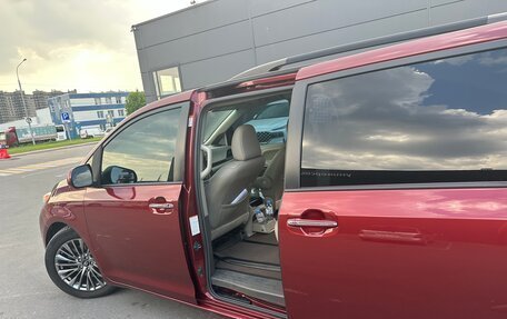 Toyota Sienna III, 2016 год, 3 050 000 рублей, 20 фотография