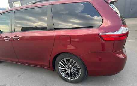 Toyota Sienna III, 2016 год, 3 050 000 рублей, 19 фотография