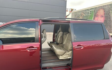 Toyota Sienna III, 2016 год, 3 050 000 рублей, 21 фотография
