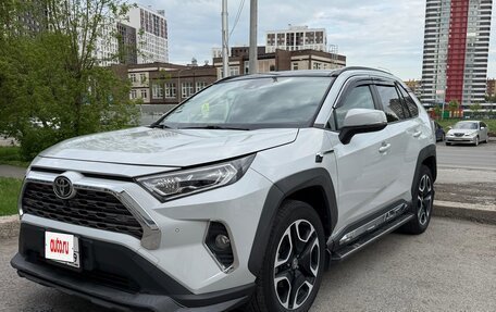 Toyota RAV4, 2019 год, 3 600 000 рублей, 3 фотография