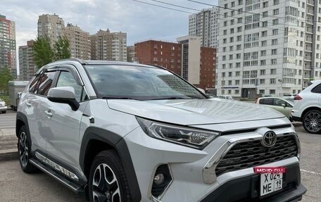 Toyota RAV4, 2019 год, 3 600 000 рублей, 2 фотография
