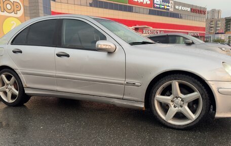 Mercedes-Benz C-Класс, 2004 год, 725 000 рублей, 4 фотография