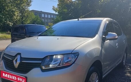 Renault Logan II, 2014 год, 900 000 рублей, 3 фотография