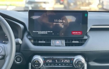 Toyota RAV4, 2025 год, 3 670 000 рублей, 18 фотография