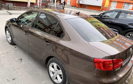 Volkswagen Jetta VI, 2011 год, 980 000 рублей, 2 фотография