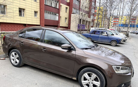 Volkswagen Jetta VI, 2011 год, 980 000 рублей, 3 фотография