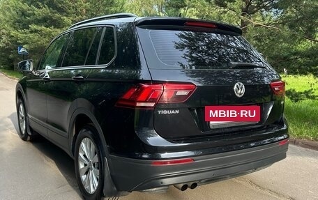 Volkswagen Tiguan II, 2018 год, 1 900 000 рублей, 2 фотография