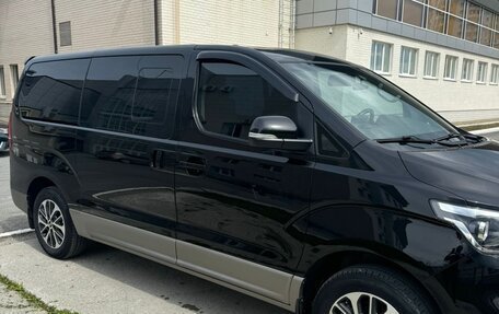Hyundai Grand Starex Grand Starex I рестайлинг 2, 2019 год, 4 590 000 рублей, 2 фотография