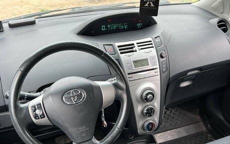 Toyota Yaris III рестайлинг, 2008 год, 525 000 рублей, 12 фотография