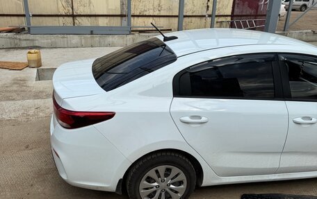 KIA Rio IV, 2018 год, 1 000 000 рублей, 4 фотография