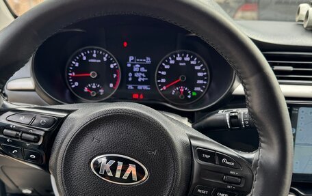 KIA Rio IV, 2018 год, 1 000 000 рублей, 10 фотография