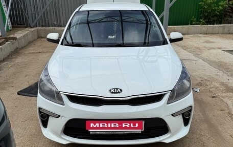 KIA Rio IV, 2018 год, 1 000 000 рублей, 2 фотография