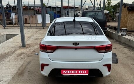KIA Rio IV, 2018 год, 1 000 000 рублей, 3 фотография