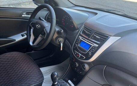 Hyundai Solaris II рестайлинг, 2013 год, 595 000 рублей, 18 фотография