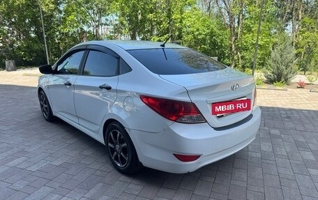 Hyundai Solaris II рестайлинг, 2013 год, 595 000 рублей, 13 фотография