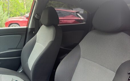 Hyundai Solaris II рестайлинг, 2011 год, 745 000 рублей, 23 фотография