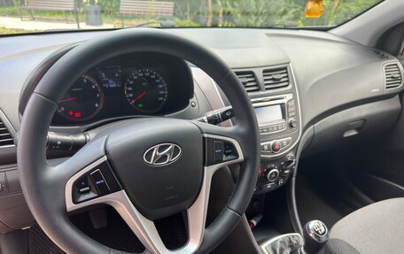 Hyundai Solaris II рестайлинг, 2011 год, 745 000 рублей, 29 фотография