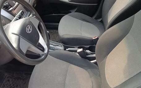Hyundai Solaris II рестайлинг, 2013 год, 650 000 рублей, 8 фотография