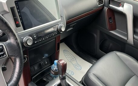 Toyota Land Cruiser Prado 150 рестайлинг 2, 2017 год, 3 900 000 рублей, 4 фотография