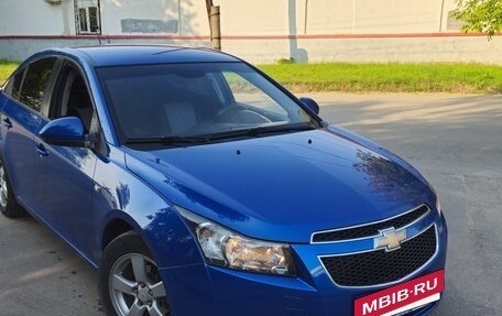 Chevrolet Cruze II, 2011 год, 700 000 рублей, 2 фотография