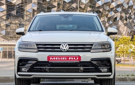 Volkswagen Tiguan II, 2019 год, 3 700 000 рублей, 2 фотография
