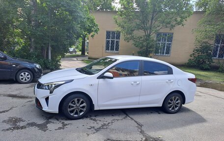 KIA Rio IV, 2021 год, 1 450 000 рублей, 1 фотография