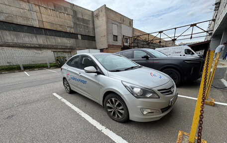 Hyundai Solaris II рестайлинг, 2015 год, 800 000 рублей, 3 фотография