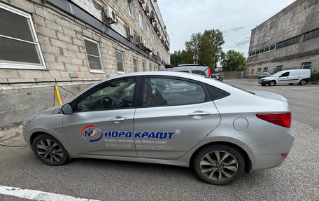 Hyundai Solaris II рестайлинг, 2015 год, 800 000 рублей, 7 фотография