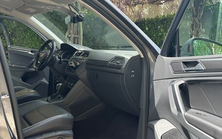 Volkswagen Tiguan II, 2019 год, 2 800 000 рублей, 4 фотография