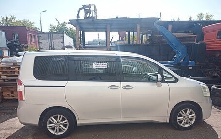 Toyota Noah III, 2009 год, 1 400 000 рублей, 1 фотография