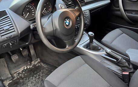 BMW 1 серия, 2006 год, 680 000 рублей, 16 фотография
