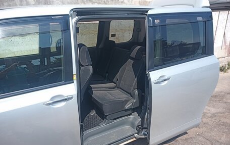 Toyota Noah III, 2009 год, 1 400 000 рублей, 7 фотография