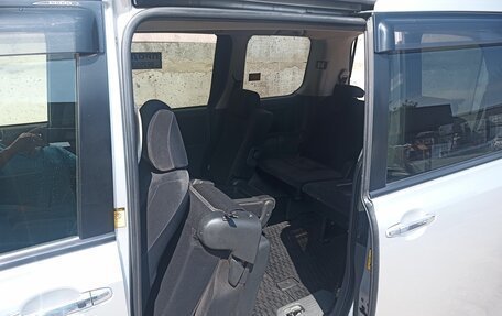 Toyota Noah III, 2009 год, 1 400 000 рублей, 4 фотография