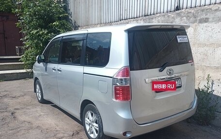 Toyota Noah III, 2009 год, 1 400 000 рублей, 19 фотография
