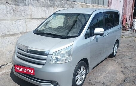 Toyota Noah III, 2009 год, 1 400 000 рублей, 18 фотография