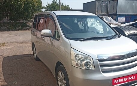 Toyota Noah III, 2009 год, 1 400 000 рублей, 6 фотография