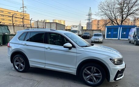 Volkswagen Tiguan II, 2018 год, 2 695 000 рублей, 3 фотография