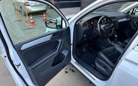 Volkswagen Tiguan II, 2018 год, 2 695 000 рублей, 13 фотография
