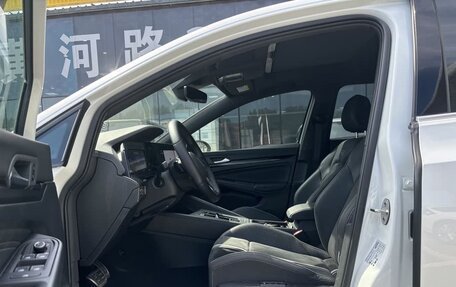 Volkswagen Golf VIII, 2022 год, 1 800 111 рублей, 7 фотография